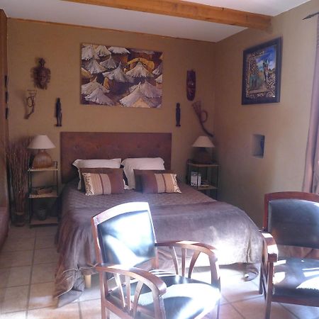 Domaine De La Manse Hotel Villeneuve-de-Berg Room photo