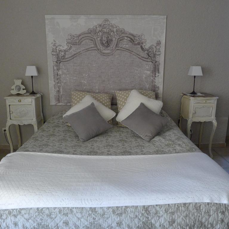 Domaine De La Manse Hotel Villeneuve-de-Berg Room photo