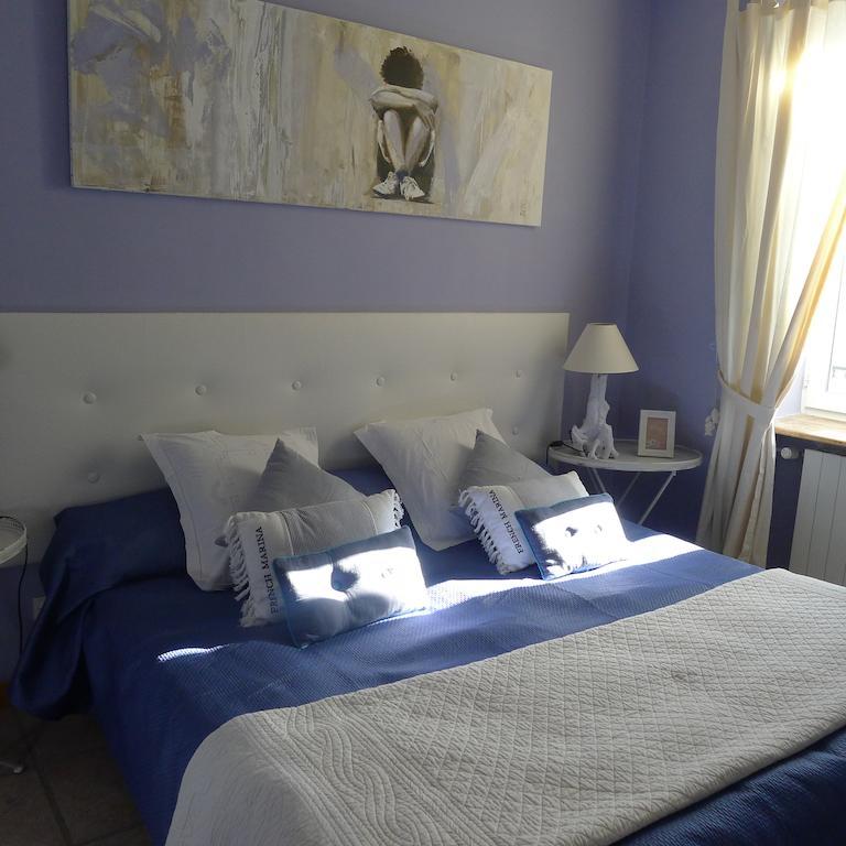 Domaine De La Manse Hotel Villeneuve-de-Berg Room photo